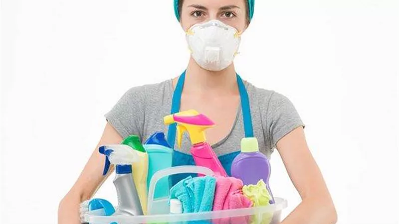 لهذا السبب احذرى استنشاق منتجات التنظيف المنزلية