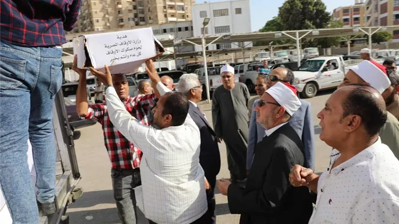 توزيع ٢ طن لحوم من صكوك الأوقاف و 20 ألف شنطة مواد غذائية