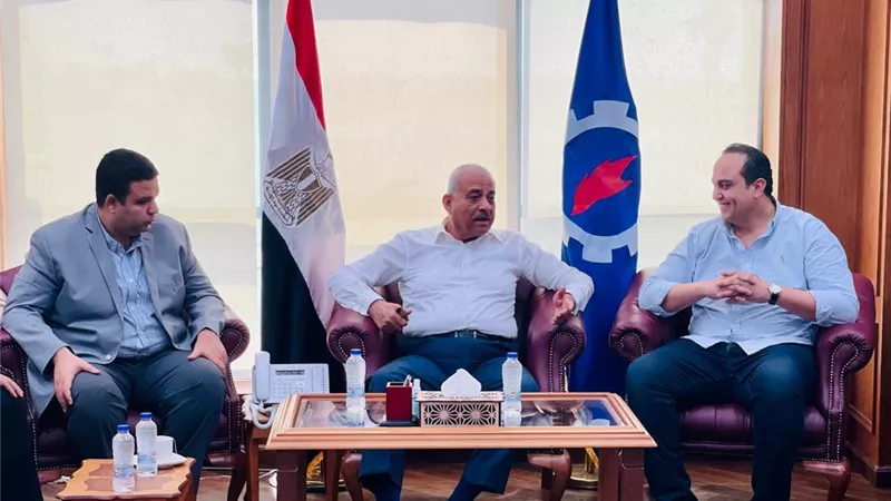 محافظ السويس يستقبل رئيس هيئة الرعاية الصحية