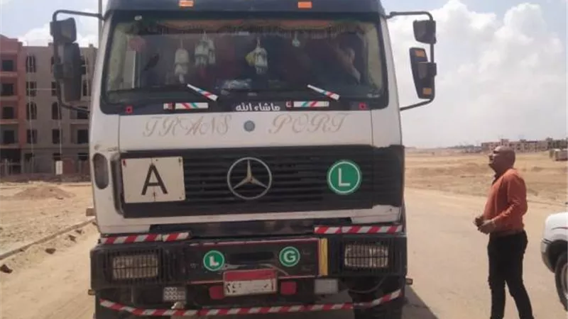 أسباب ضبط جهاز مدينة الشروق لـ8 مُعدات نقل ثقيل والتحفظ عليها صور