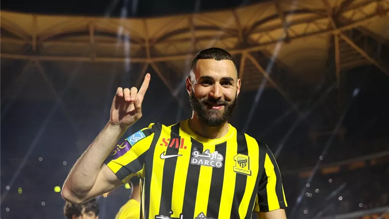 بنزيما يقود هجوم اتحاد جدة أمام الأخدود في الدوري السعودي