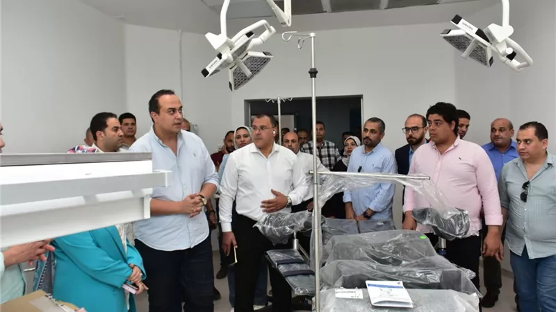 رئيس هيئة الرعاية الصحية يتفقد مجمع السويس الطبي