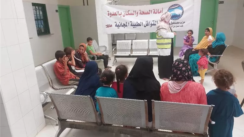 الكشف علي ١٢٥ حالة في قافلة مستقبل وطن الطبية بمركز العدوة