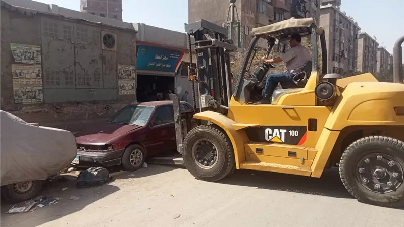 تجريد و تنظيف شارع المطار ورفع السيارات المتهالكة بالمنيرة