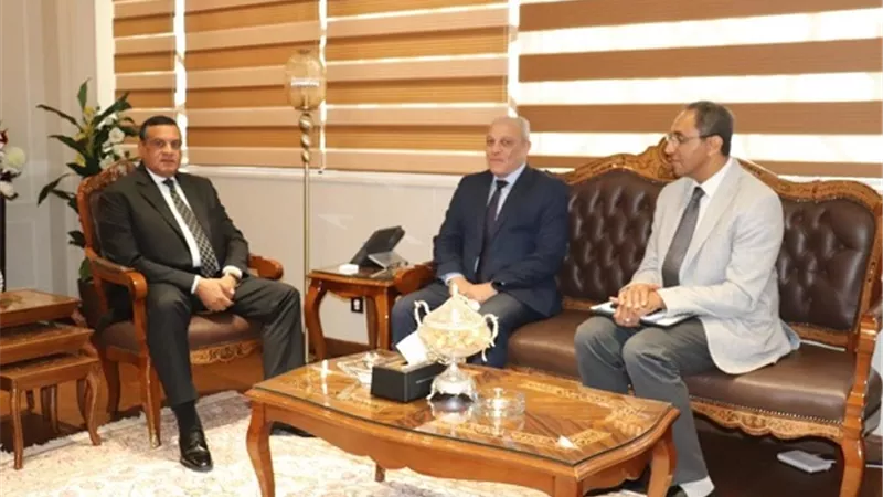 وزير التنمية المحلية يلتقي رئيس هيئة تنمية الصعيد