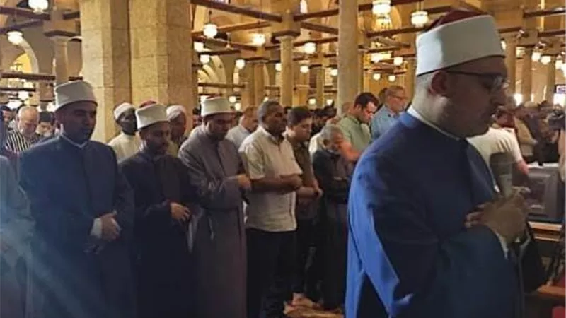 المصلون بالأزهر يؤدون صلاة الغائب ترحما على ضحايا المغرب و ليبيا