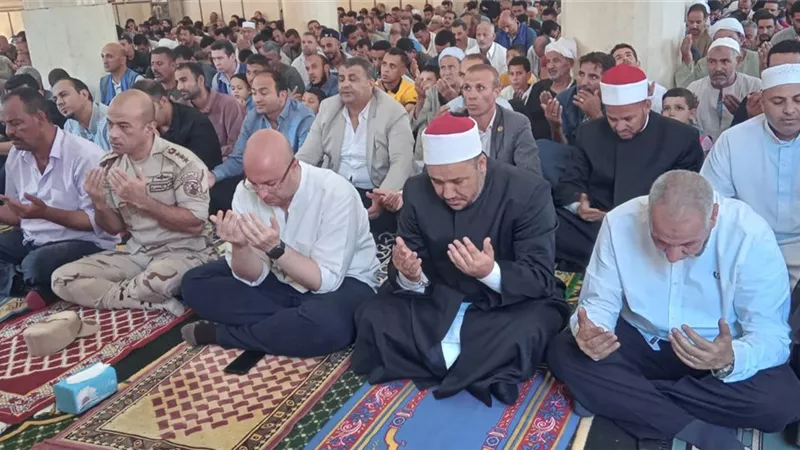 محافظ بني سويف يؤدي صلاة الغائب على شهداء إعصار ليبيا .صور
