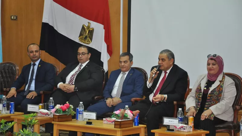 رئيس جامعة كفر الشيخ يكرم ١٨٠ من الكوادر الشابة