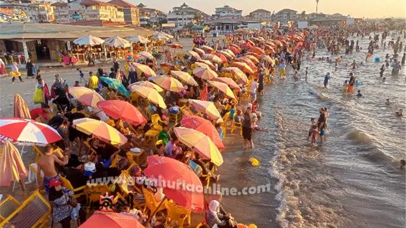 زحام شديد برأس البر وإنقاذ ٥٩من الغرق وإعادة ١٧٦طفلا تائها لذويهم