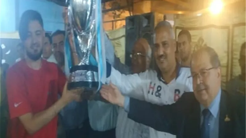 الصبروط يسلم كأس دوري اجهور الكبري لكرة القدم لفريق كفر منصور