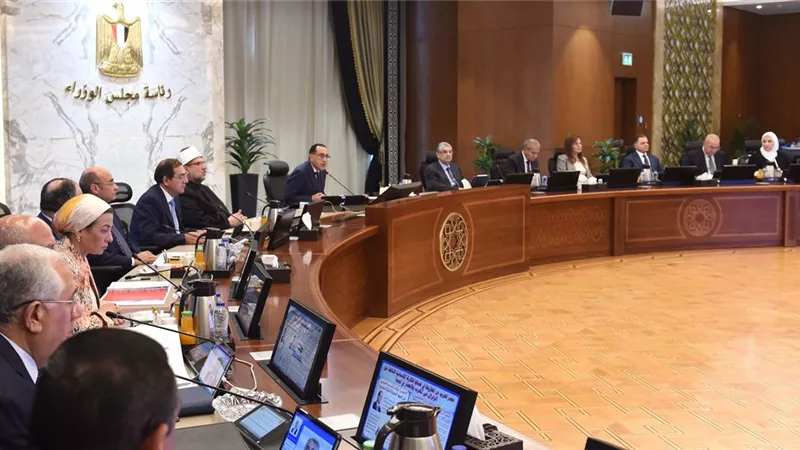 وزيرة البيئة تستعرض خطة مواجهة تلوث الهواء الحاد خلال الخريف والش