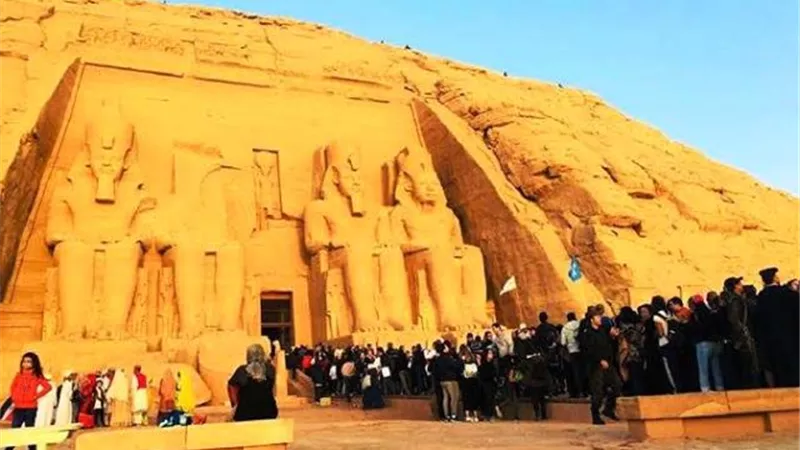 محافظ أسوان: المشاركة على بلقب عاصمة السياحة العربية