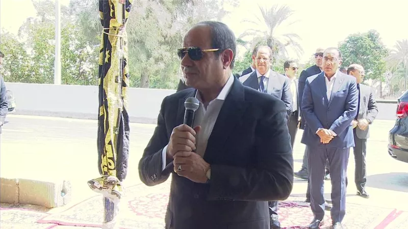 الرئيس يُقدم العزاء لأهالي بني سويف في ذويهم المتوفين جراء إعصار ليبيا