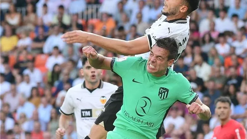 أتلتيكو مدريد يخسر بثلاثية أمام فالنسيا بالدوري الإسباني