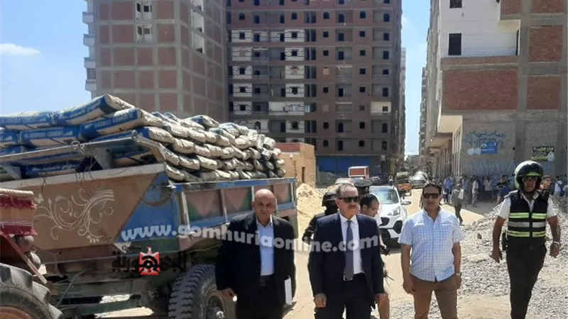 محافظ كفر الشيخ يضبط سيارة نقل محملة بالأسمنت بمجيرة عشوائية