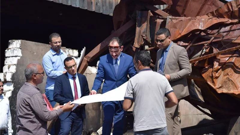 النيابة الإدارية تعاين حريق مصنع كيماويات بقويسنا