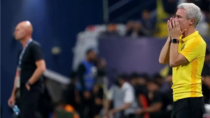 مدرب النصر السعودي ينتقد لاعبيه رغم الفوز علي الرائد بثلاثية