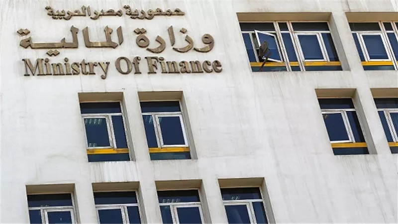 المالية تعلن موعد تنفيذ قرارات السيسي بشأن زيادة الأجور خلال ساعات