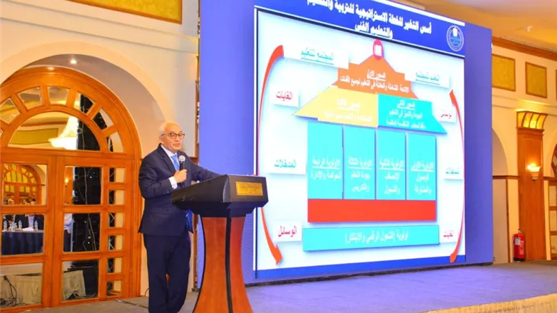 حجازي: تدريس الهيروغليفية ولغة الإشارة بنظام التعليم الجديد