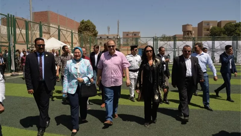 المجلس القومي للمرأة و محافظ أسيوط يتابعان مبادرة تحويشة فى بنك