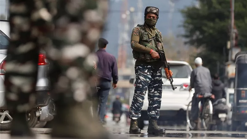 الهند: مصرع جندي وإصابة آخر على يد جندى ثالث عن طريق الخطأ