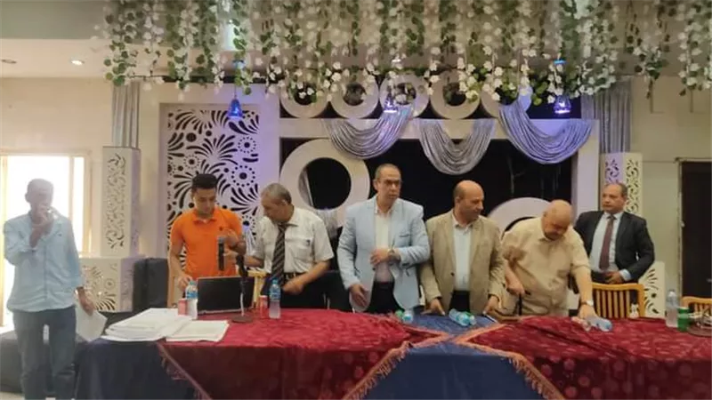 وكيل التعليم بسوهاج يكرم الفائزين في مسابقات شركة 