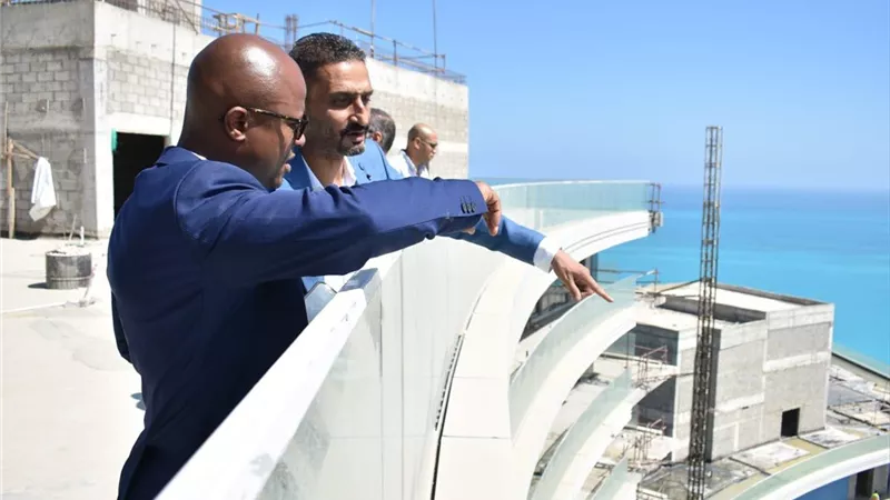 مستشار نائب رئيس جنوب إفريقيا يتفقد معالم مدينة العلمين الجديدة