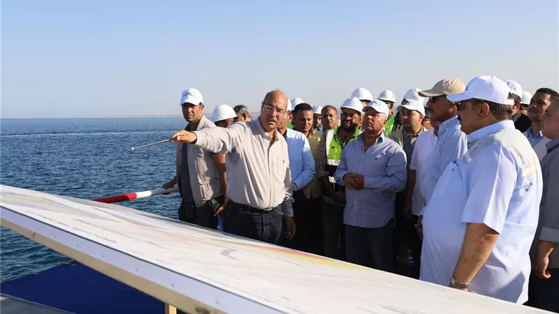 وزير النقل يتابع تقدم اعمال تنفيذ المحطة بميناء سفاجا