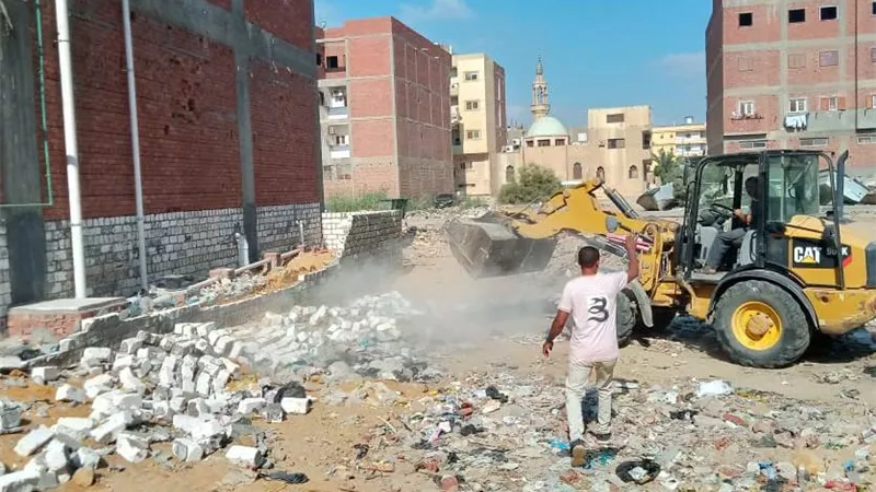 إزالة حالتي تعدٍّ بالبناء بدون ترخيص في فايد بالإسماعيلية