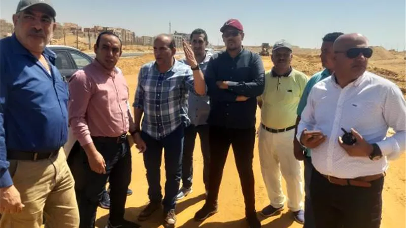 قيادات جهاز الشروق تتفقد أهم ثلاث محاور طرق جديدة فى المدينة صور