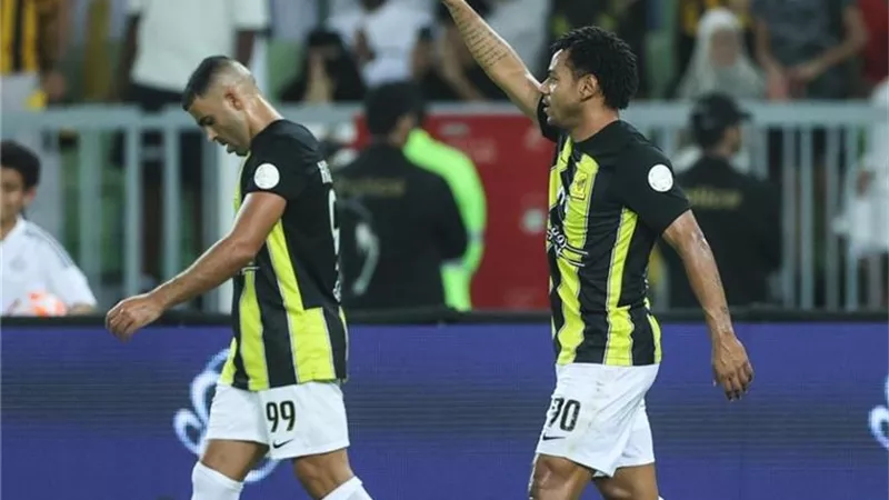 فيديو .. انفراد يضيع بغرابة شديدة من الاتحاد السعودى أمام أجمك