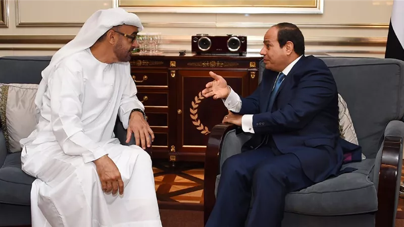 الرئيس يلتقي محمد بن زايد ويعربان عن اعتزازهما بالعلاقات الأخوية الوطيدة بين مصر والإمارات