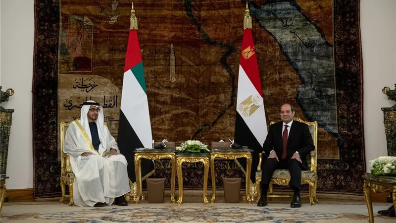 السيسي وبن زايد يتوافقان على مواصلة الجهد المشترك للدفع نحو تسوية الأزمات القائمة في المنطقة