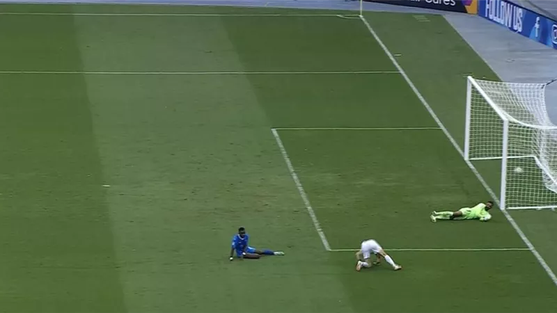 شاهد .. نافباخور الاوزبكى يتقدم على الهلال السعودى بدورى الابطال