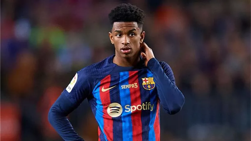 مليار يورو .. شرط جزائى ضخم فى عقد بالدى مع برشلونة