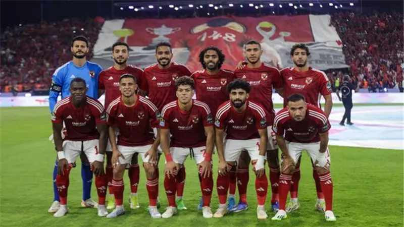 بعد غياب طويل.. نجم الأهلي يرافق بعثة الفريق في مواجهة المصري