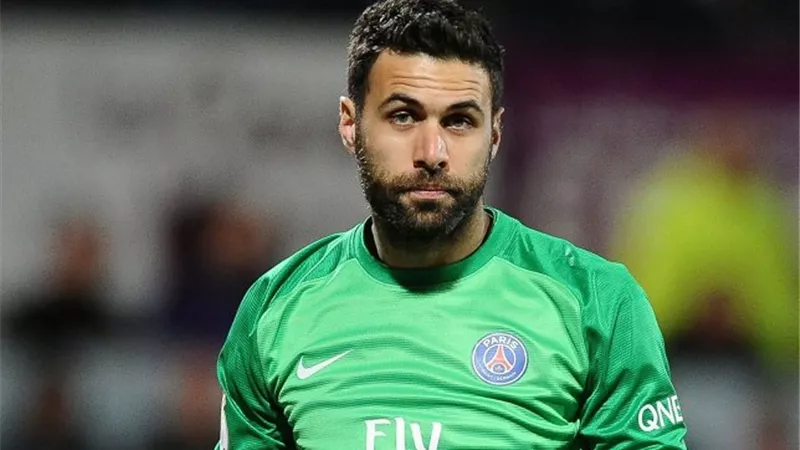 نيس الفرنسى يعلن تعاقده مع لاعب عمره 36 عاما