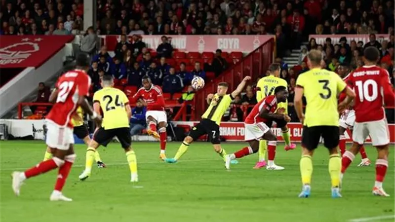 نوتنجهام فورست يتعادل مع بيرنلي 1/1 في الدوري الإنجليزي الممتاز
