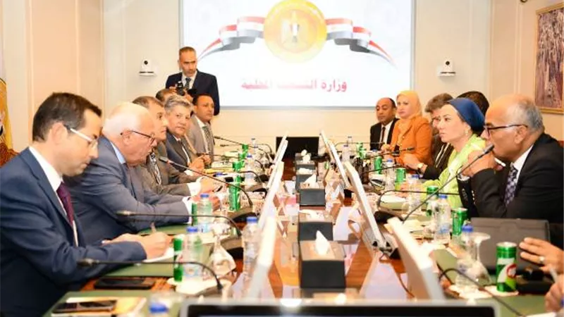 فؤاد والغضبان يبحثون فرص استثمارية بمنظومة إدارة المخلفات الصلبة