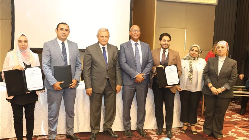 رئيس القابضة للمياه يسلم شهادات برنامج قادة المياه بالتعاون مع GI