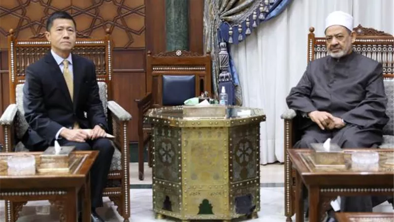سفير تايلاند يجدِّد دعوة بلاده لشيخ الأزهر لزيارة تايلاند