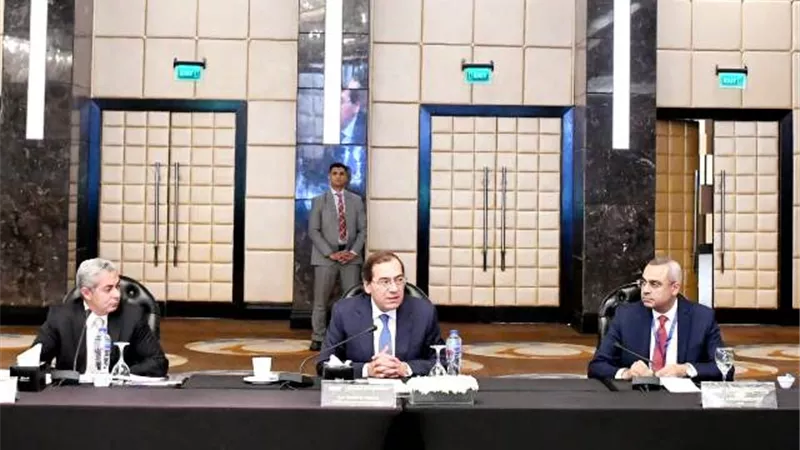 الملا: أهمية الحوار المتبادل مع الشركاء العالميين لخفض الكربون