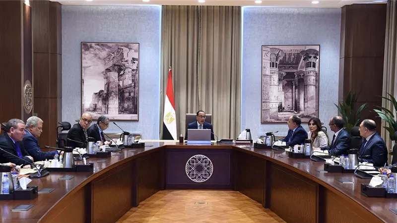 مدبولي: نحرص على سرعة تنفيذ محطات تحلية مياه البحر وتشغيلها