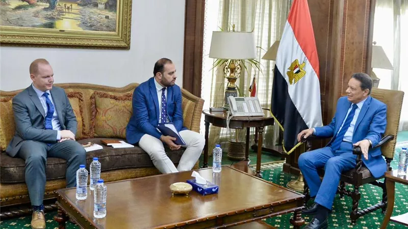 رئيس الأعلى للإعلام يلتقى وفداً من السفارة الأمريكية.. ويؤكد: الإعلام يعمل على تهيئة علاقات طيبة بين البلدين
