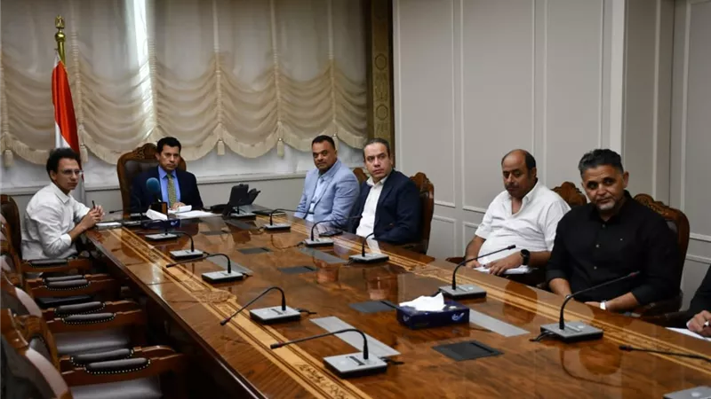 وزيرالشباب يطلق مبادرة five in on بمشاركة ١٥ الف مشارك