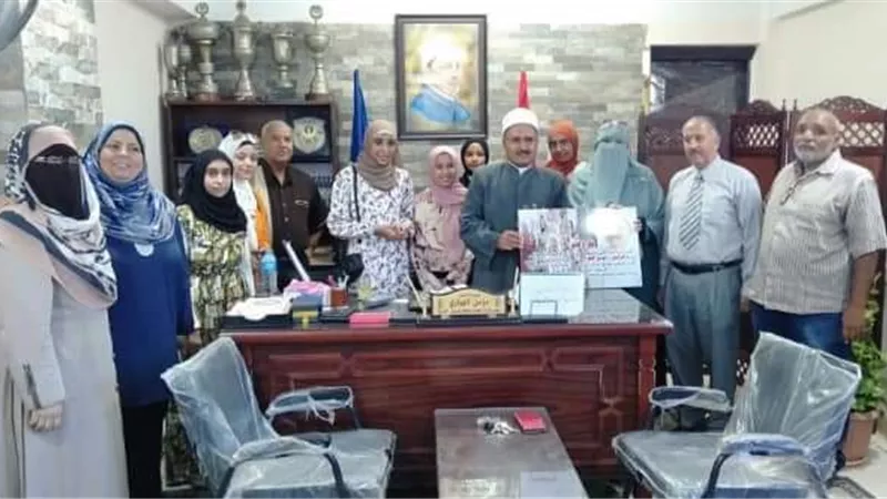 رئيس منطقة السويس الأزهرية يلتقي فريق عمل برنامج التدريب الصيفي