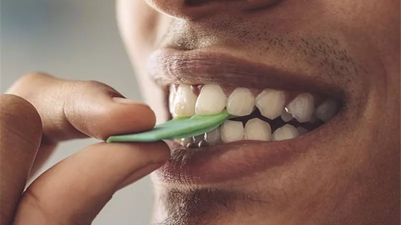 7 فوائد تحدث عند مضغ العلكة باعتدال