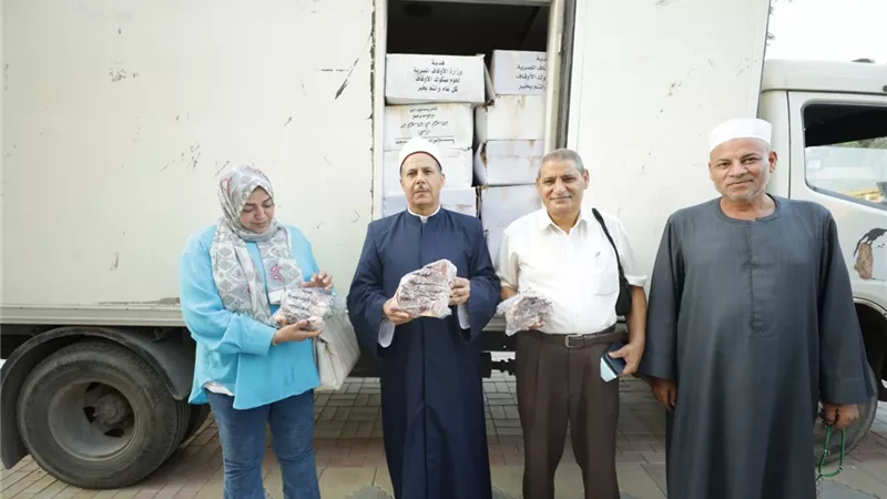 استلام الدفعة الخامسة من لحوم الأضاحي لتوزيعها على 2000 أسرة