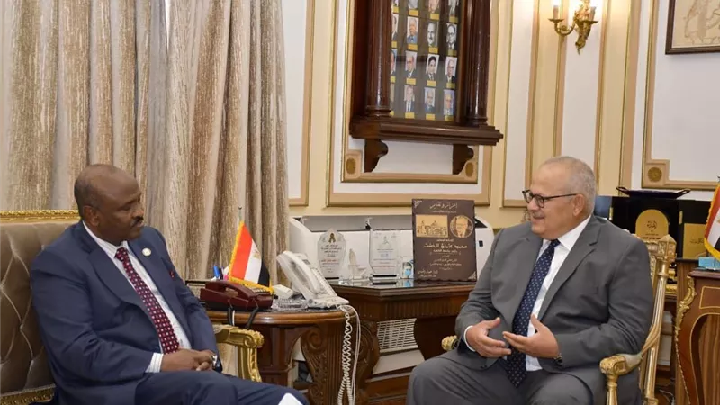 د. الخشت وسفير جيبوتي بحثا تعزيز التعاون فى المجالات البحثية