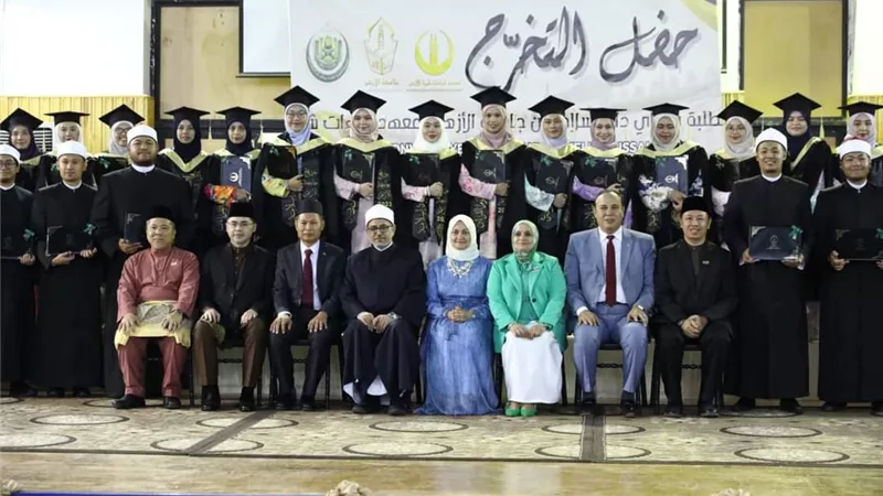 رئيس جامعة الأزهر يشهد تخرج سفراء الوسطية والاعتدال بسلطنة بروناي